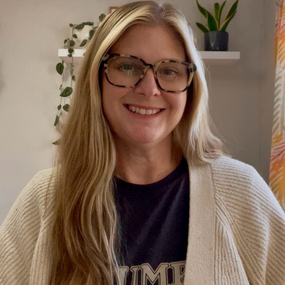 Meet your Posher, Megan - Picture 1 of 1